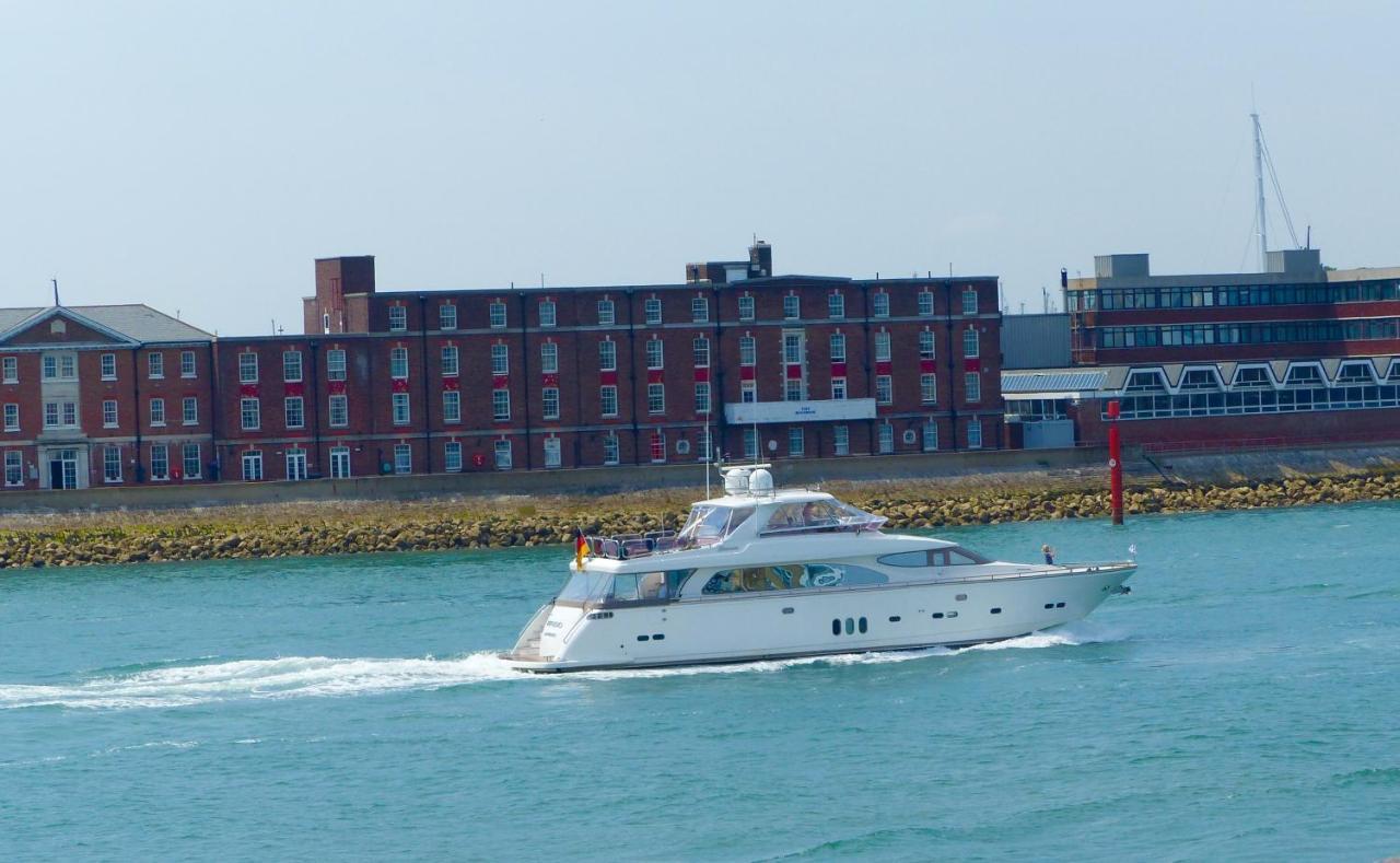 St Georges Balcony Suite With Parking Portsmouth Exterior photo